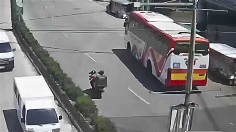Traffic enforcer hit by bus after apprehending driver in Cavite.